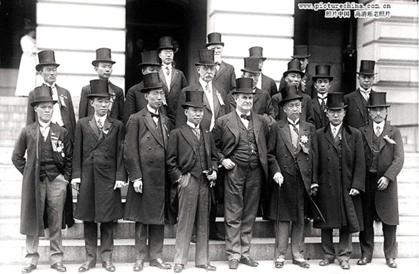 A group of men in military uniforms

Description automatically generated with low confidence