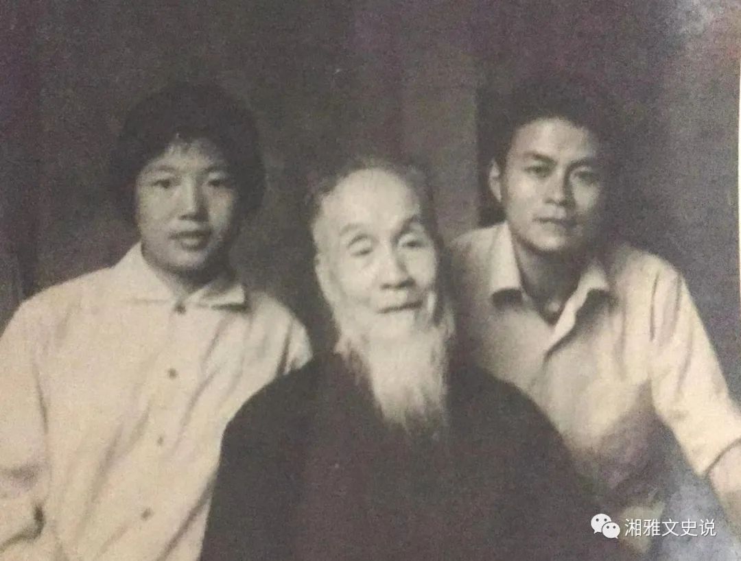 A group of people posing for a photo

Description automatically generated