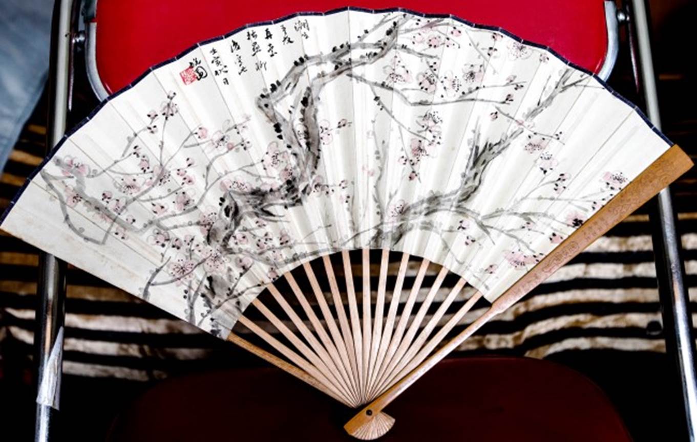 A picture containing text, umbrella, accessory

Description automatically generated